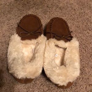 COPY - NWOT Size 6 slippers!